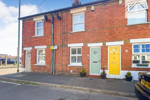 3 bedroom terraced house to rent, North Road Avenue, Brentwood