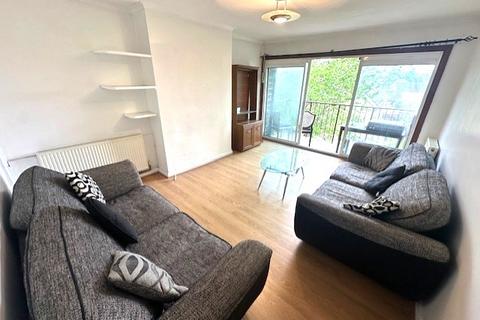 2 bedroom flat for sale, Bourne Avenue, Hayes UB3