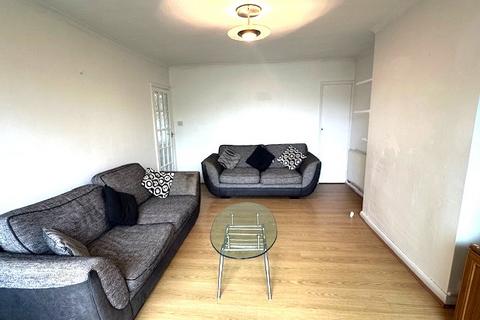 2 bedroom flat for sale, Bourne Avenue, Hayes UB3