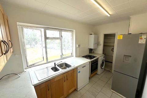 2 bedroom flat for sale, Bourne Avenue, Hayes UB3