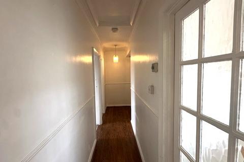 2 bedroom flat for sale, Bourne Avenue, Hayes UB3