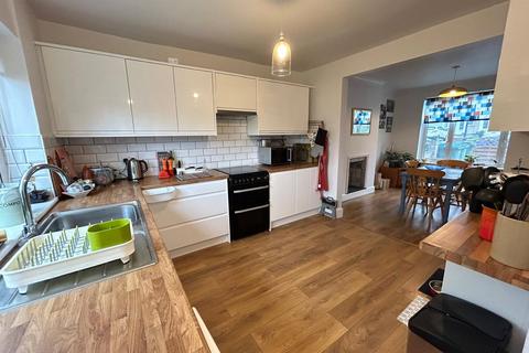 9 Glendown Road, London, SE2 0RJ