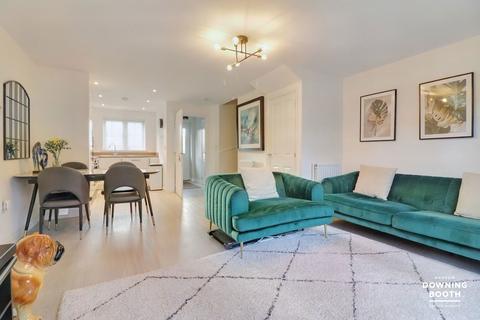 3 bedroom semi-detached house to rent, Redwing Close, Lichfield WS13