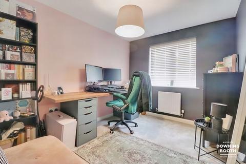3 bedroom semi-detached house to rent, Redwing Close, Lichfield WS13
