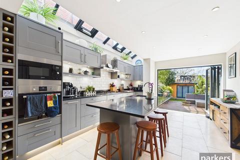 4 bedroom terraced house for sale, Talfourd Avenue, Reading RG6