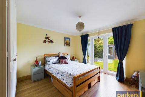 2 bedroom detached house for sale, Saffron Close, Reading RG6