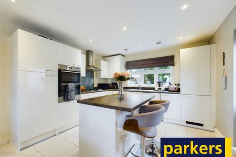 4 bedroom detached house for sale, Woodlands Avenue, Reading RG6