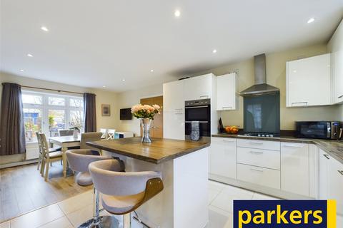 4 bedroom detached house for sale, Woodlands Avenue, Reading RG6
