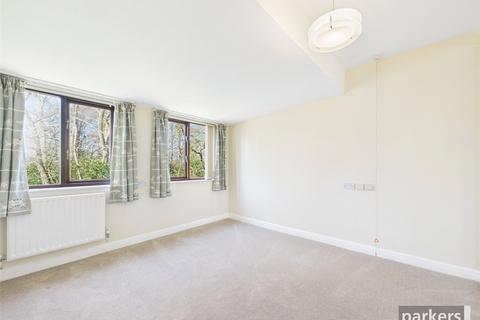 2 bedroom apartment for sale, Emmbrook Court, Berkshire RG6