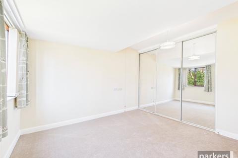 2 bedroom apartment for sale, Emmbrook Court, Berkshire RG6