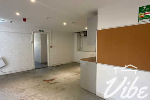 Warehouse to rent, Felixstowe Road, London SE2