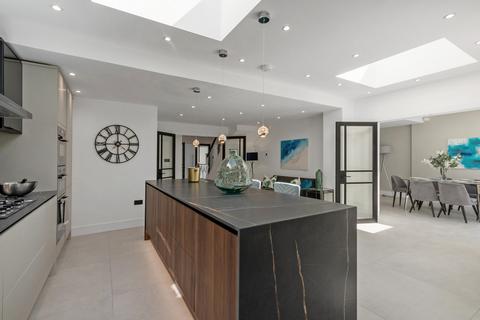 4 bedroom detached house for sale, Kingfisher Close, Northwood, HA6