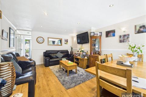undefined, Eliot Close, Reading RG4