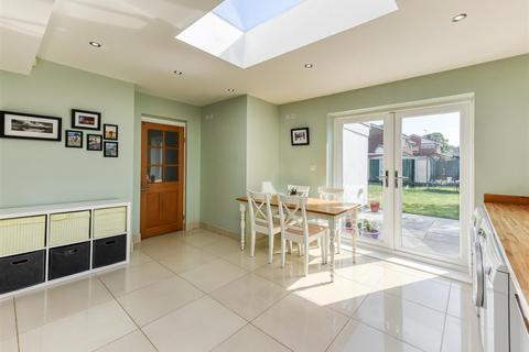 72 Chillington Drive, Codsall, Wolverhampton, WV8 1AU