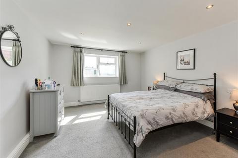 72 Chillington Drive, Codsall, Wolverhampton, WV8 1AU