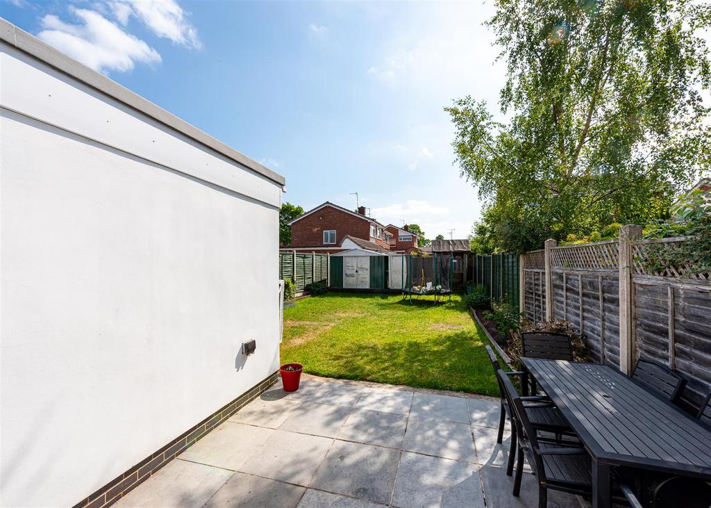 72 Chillington Drive-garden1.jpg