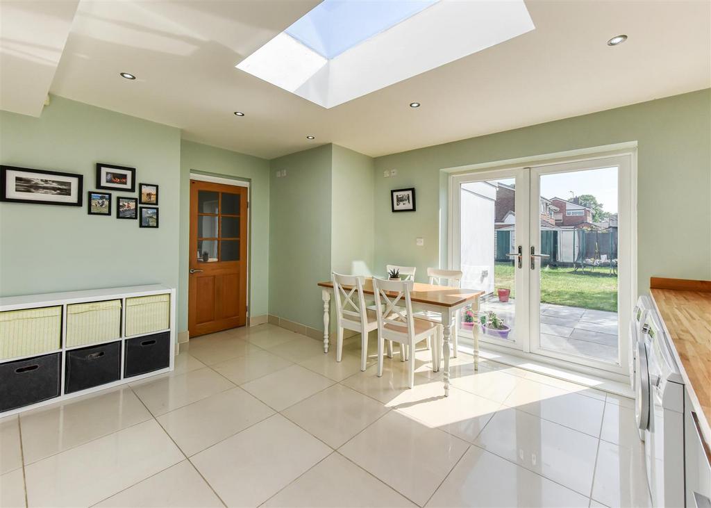 72 Chillington Drive-kitchen4.jpg