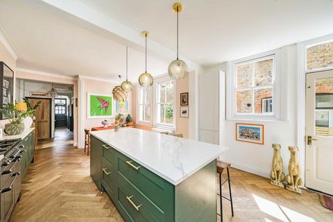 2 bedroom maisonette for sale, Harborough Road, London SW16