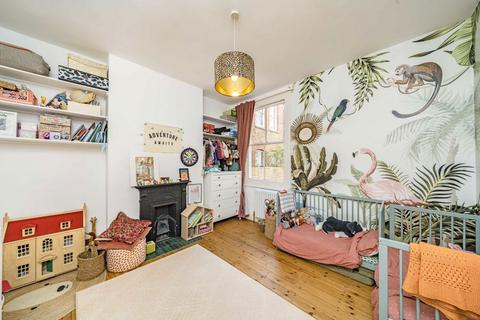 2 bedroom maisonette for sale, Harborough Road, London SW16