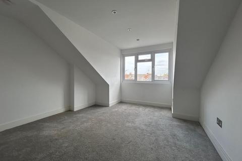 3 bedroom semi-detached house to rent, Elm Park Road,  Reading,  RG30