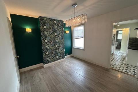 3 bedroom semi-detached house to rent, Elm Park Road,  Reading,  RG30