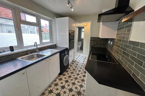 3 bedroom semi-detached house to rent, Elm Park Road,  Reading,  RG30