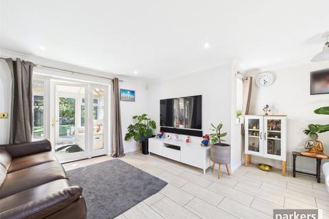 4 Carpenters Close, Woodley, Reading, RG5 4EF