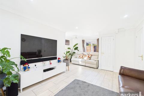 4 Carpenters Close, Woodley, Reading, RG5 4EF