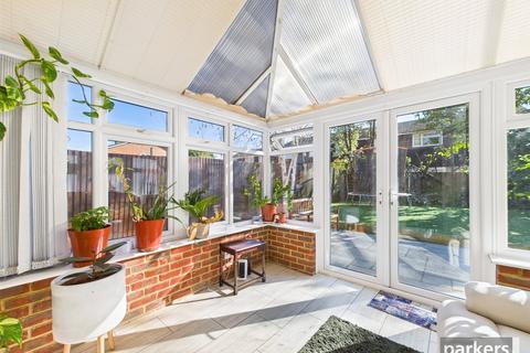 4 Carpenters Close, Woodley, Reading, RG5 4EF