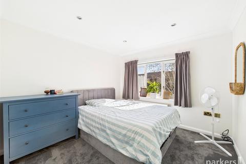 4 Carpenters Close, Woodley, Reading, RG5 4EF