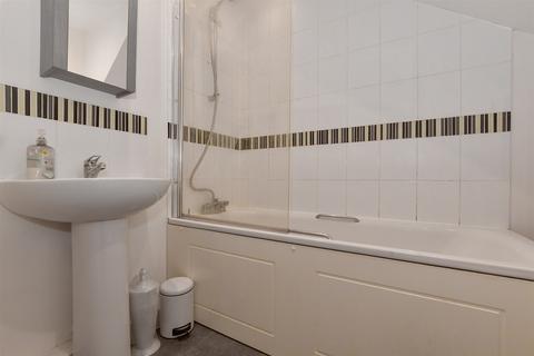 1 bedroom ground floor flat for sale, Essex Road, Halling, Rochester, Kent