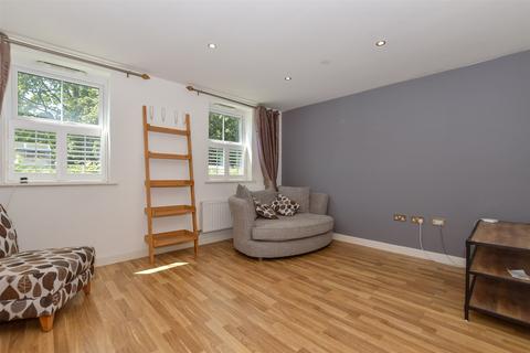 1 bedroom ground floor flat for sale, Essex Road, Halling, Rochester, Kent