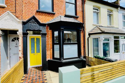 4 bedroom terraced house for sale, Colville Road, London E17