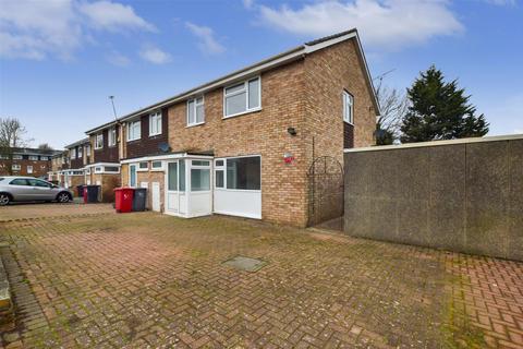 4 bedroom end of terrace house for sale, Birch Grove, Slough