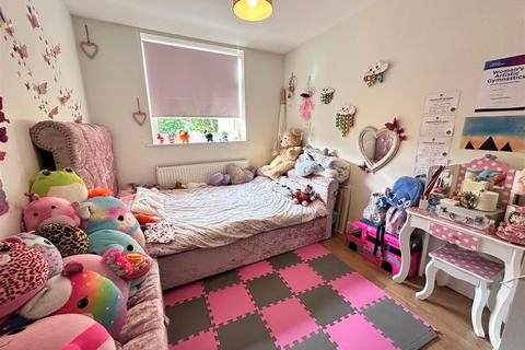 2 bedroom apartment to rent, Beresford Road, London E4