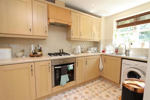 2 bedroom flat for sale, Scholars Way, Gidea Park, Romford