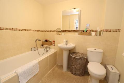2 bedroom flat for sale, Scholars Way, Gidea Park, Romford