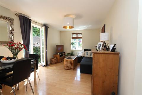 2 bedroom flat for sale, Scholars Way, Gidea Park, Romford