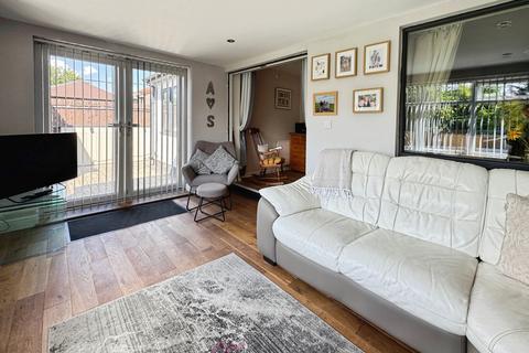 16 Park Crescent, Thorne, Doncaster, DN8 5LQ