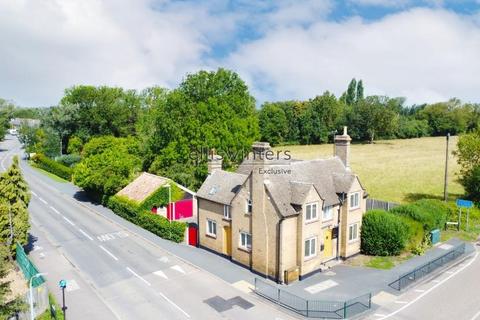 4 bedroom detached house for sale, London Road,  St. Ives