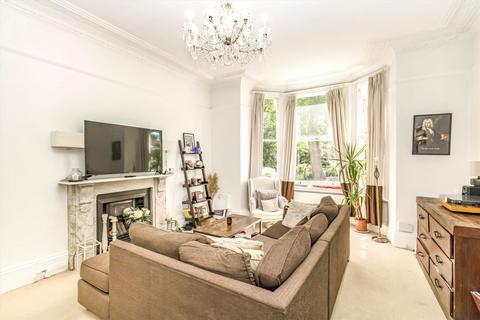 2 bedroom flat to rent, St. Andrews Square, Surbiton KT6