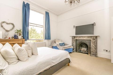 2 bedroom flat to rent, St. Andrews Square, Surbiton KT6