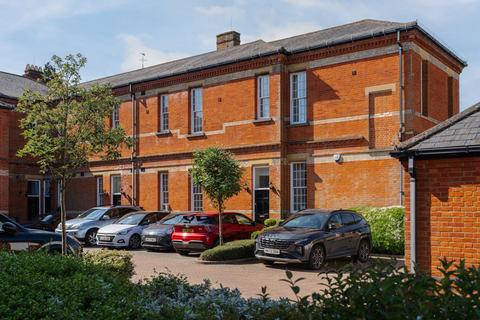 2 bedroom end of terrace house for sale, Sandy Mead, Epsom KT19