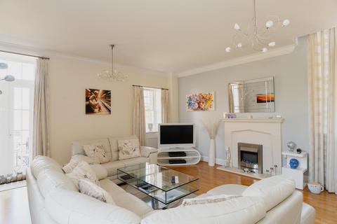 2 bedroom end of terrace house for sale, Sandy Mead, Epsom KT19