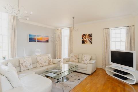 2 bedroom end of terrace house for sale, Sandy Mead, Epsom KT19