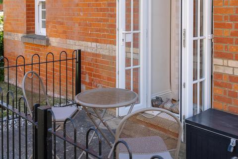 2 bedroom end of terrace house for sale, Sandy Mead, Epsom KT19