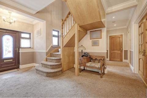 5 bedroom detached house for sale, Ayloffs Walk, Hornchurch, RM11