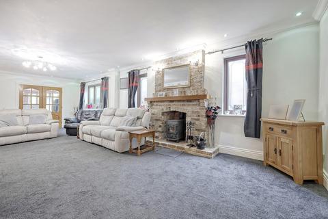 5 bedroom detached house for sale, Ayloffs Walk, Hornchurch, RM11