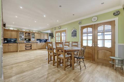 5 bedroom detached house for sale, Ayloffs Walk, Hornchurch, RM11
