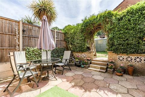 2 bedroom end of terrace house for sale, Rowhurst Avenue, Addlestone, Surrey, KT15